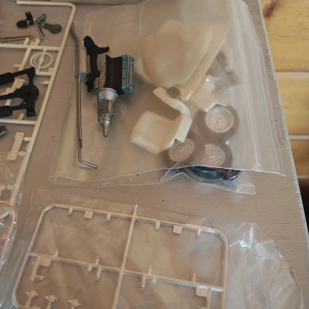 Jaguar MK II Saloon Plastic Model Kit Tamiya 1/24 Scale Open Box Incomplete